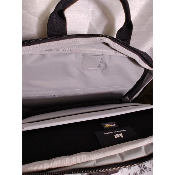 Aer Black Laptop Carry Spacious Bag 17" X 13" - Picture 5 of 10